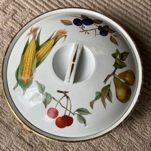 Royal Worcester Covered Casserole Shape 21